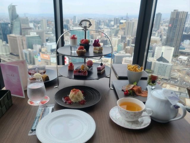 스카이 다이닝 텐구(Sky Dining 天空) ストロベリーアフタヌーンティー(딸기애프터눈티)