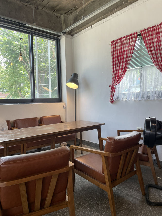 이 카페 완전 반하겠어요! ☕️