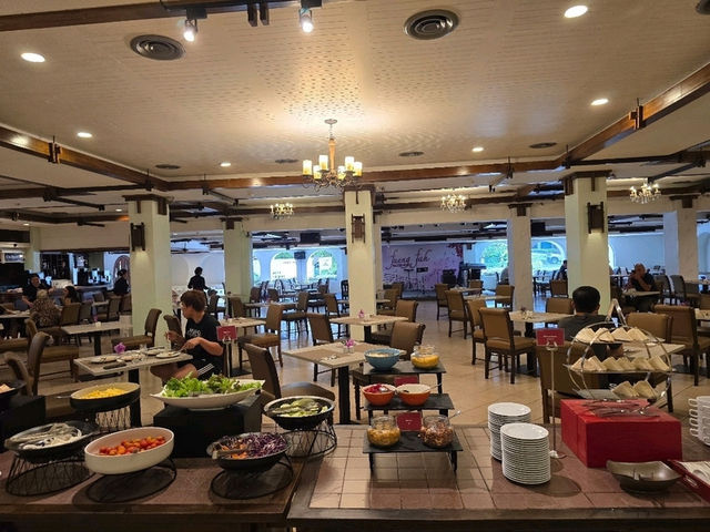 รับความสดชื่นของวันใหม่กับ Movenpick Suriwongse