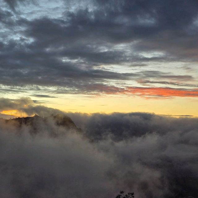 泗水双火山加瀑布