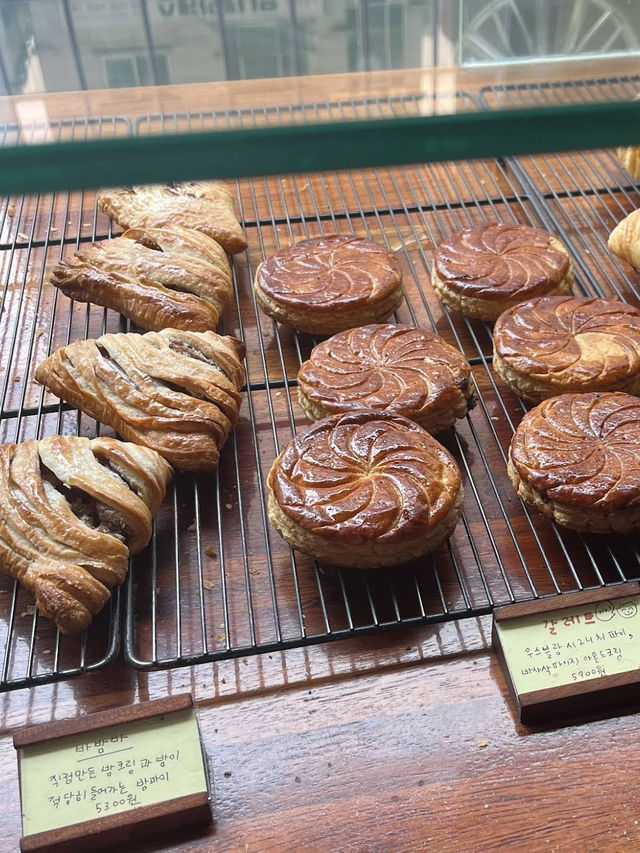 offering a slice of Parisian flair in the heart of Seoul.