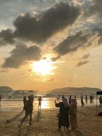 🌅 Sunset at Tanjung Aru – KK’s Golden Hour You’ll Never Forget 🌴✨