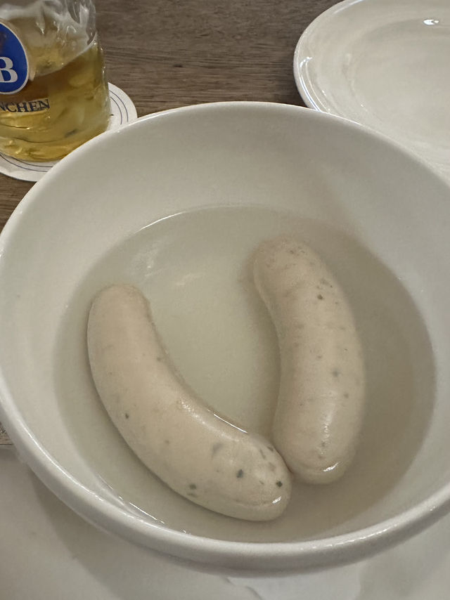 Hofbrauhaus: Where Dukes, Dictators & Drunks Clink Steins