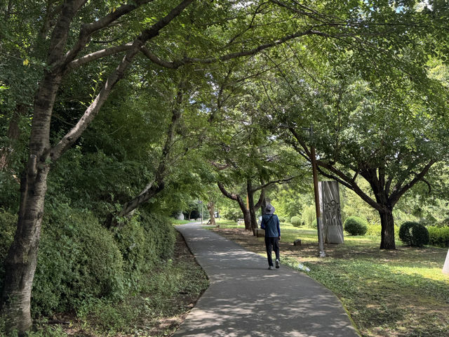 도심에서 푸른 자연과 조각을 함께 보는 공원