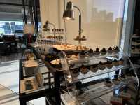 Amari Kuala Lumpur Club Suite Review | Spacious Luxury, Amazing Buffet & Warm Birthday Surprise! 