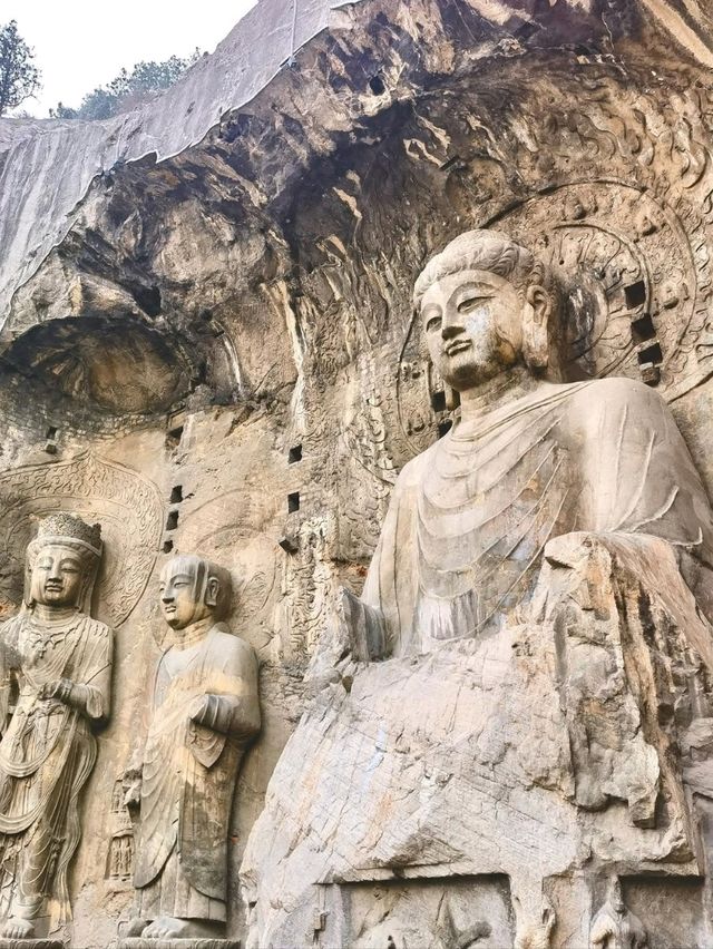 Stone Buddhas at Longmen Grottoes