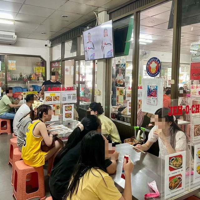 バンコクの学生街・サムヤーンエリアに位置するローカルなお店🇹🇭