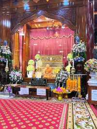ชมถ้ำศักดิ์สิทธิ์และชมวิวเมืองที่วัดเขาบันไดอิฐกัน