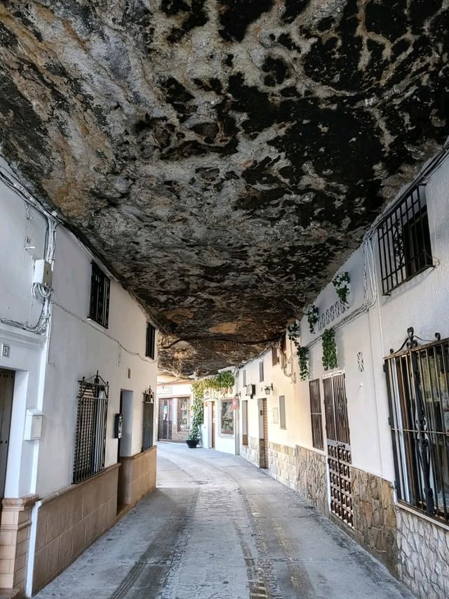 Rock Houses and Hidden Corners in Setenil de las Bodegas