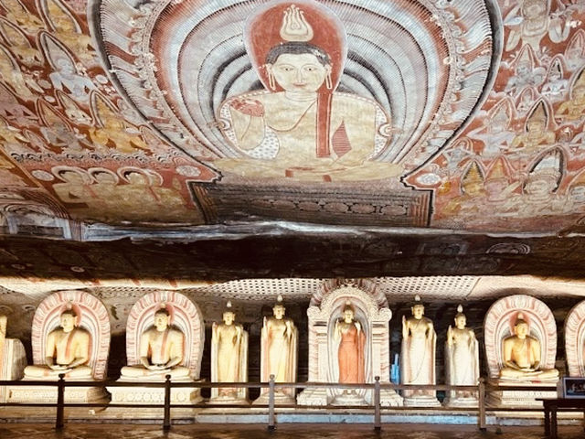 🏯✨ *Temple of the Sacred Tooth Relic (Sri Dalada Maligawa): Kandy’s Holiest Buddhist Shrine* 🦷🌸