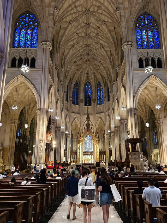 A Sacred Gem Amid Skyscrapers: St. Patrick’s Cathedral, NYC ⛪✨