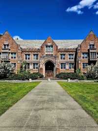 🏞️ University of Washington – A Snow-Capped Dream Campus
