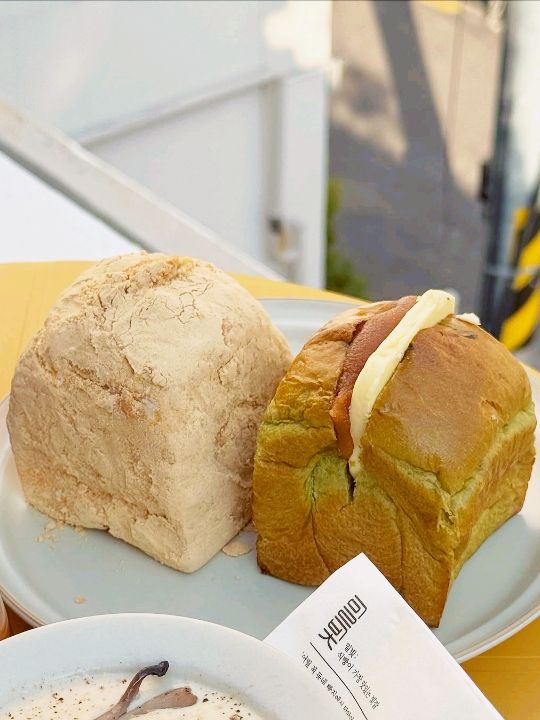 Cherry blossom viewing and delicious whole bread 🍞🤎