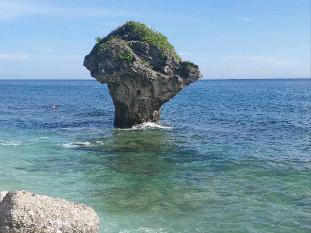 🌊 小琉球地標打卡｜花瓶岩 Vase Rock，一秒認出的奇岩守門員！