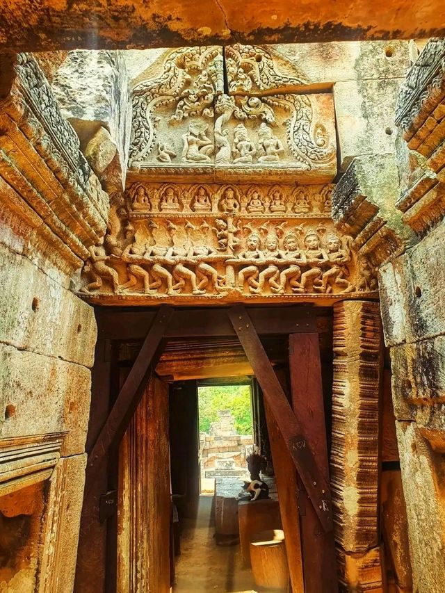 Wat Ek Phnom: A Crumbling Masterpiece of Khmer Glory 🇰🇭