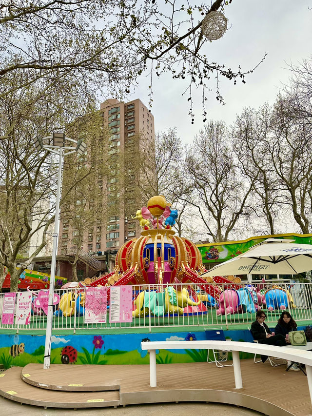 🎠 Family-Friendly Fun in a Historical Urban Park: Lu Xun Park Amusement Area 🎠 Family-Friendly Fun in a Historical Urban Park: Lu Xun Park Amusement Area