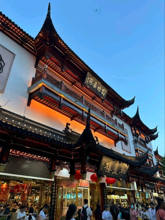 Shanghai’s Timeless Bazaar at Yu Yuan