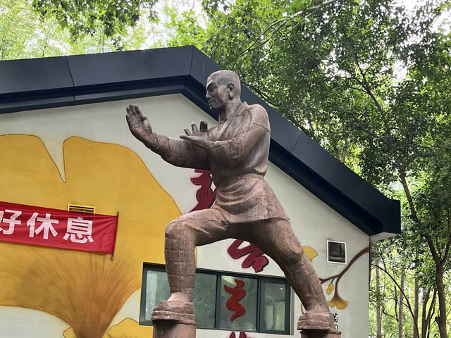 🌿 Wenbo Park — A Green Pause Beside Henan Museum 🌿 Wenbo Park — A Green Pause Beside Henan Museum