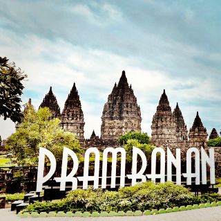 🏯 "Stone pagodas stand in rows, and a thousand-year-old epic whispers in the wind."