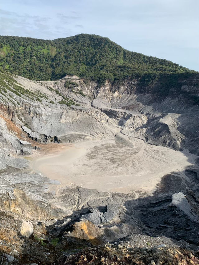 ภูเขาไฟที่ดับแล้วเมืองบันดุง Tangkuban Parahu