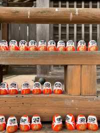 Daruma dreams and temple serenity at Katsuo-ji. 🎐🙏