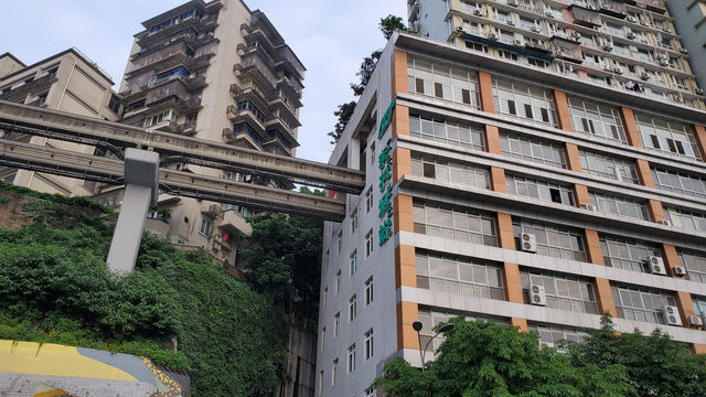 【重慶之旅📸】親身體驗「輕軌穿樓」奇觀🚇🏡