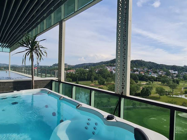 🏌️‍♂️ Spacious Luxury at Radisson Golf & Convention Center Batam