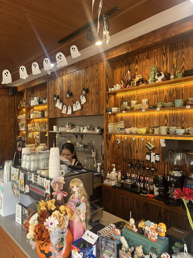 ☕🌸 รีวิว Little Forest Coffee & Flowers — คาเฟ่เล็