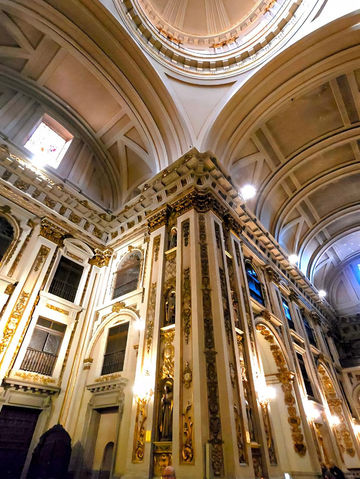 빛과 침묵이 머무는 자리 ,  마드리드 이시돌 성당