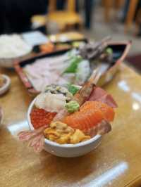 Отару: Sankaku Market и Takinami Donburi — где едят самые свежие морепродукты 🦀🍚