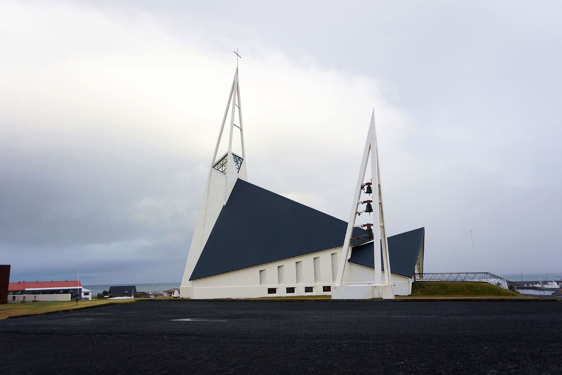 [Iceland. Ólafsvík] A Road Trip Along the West Coast! An Unexpected Encounter with Misty Kirkjufell and a Cozy Town.