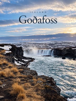🇮🇸 Goðafoss | Iceland 💙
น้ำตกแห่งเทพเจ้า อีกหนึ่งวิวสวยที่ไม่อยากให้พลาดในไอซ์แลนด์

ถ้าใครมีแพลนเที่ยวทางตอนเหนือของไอซ์แลนด์ อยากให้ลองแวะมาที่ Goðafoss สักครั้ง เป็นน้ำตกที่ไม่ได้สูงใหญ่ที่สุด แต่มีเสน่ห์มาก โดยเฉพาะรูปทรงของน้ำตกที่โค้งคล้ายเกือกม้า ดูสวยและเป็นเอกลักษณ์สุด ๆ

Goðafoss มีความหมายว่า “น้ำตกแห่งเทพเจ้า” ตั้งอยู่บนแม่น้ำ Skjálfandafljót ตัวน้ำตกกว้างประมาณ 30 เมตร สูงประมาณ 12 เมตร มีสายน้ำไหลลดหลั่นลงมาจากแนวหน้าผาหินสีดำ ก่อนจะรวมตัวเป็นแม่น้ำสายใหญ่ด้านล่าง

บรรยากาศของที่นี่สวยไปอีกแบบในช่วงที่ยังมีหิมะปกคลุม ❄️

ชอบภาพของน้ำตกสีขาวที่ตัดกับหน้าผาหินสีดำ รอบ ๆ มีหิมะหลงเหลืออยู่ตามแนวภูเขาและโขดหิน ส่วนริมทางก็มีทุ่งหญ้าสีน้ำตาลทอง ยิ่งตอนที่ท้องฟ้ามีแสงแดดลอดผ่านก้อนเมฆลงมา ทุกอย่างดูลงตัวมาก

อีกอย่างที่ชอบคือสามารถเดินชมวิวได้หลายมุม แต่ละฝั่งให้ภาพน้ำตกต่างกัน บางจุดมองเห็นน้ำตกแบบกว้าง ๆ บางมุมได้เห็นสายน้ำไหลผ่านโขดหินใกล้ขึ้นมา ถ้าเป็นคนชอบถ่ายรูป บอกเลยว่ามีมุมให้ถ่ายเพลินมาก 📸

ถึงแม้ที่นี่จะเป็นสถานที่ท่องเที่ยวที่ค่อนข้างมีชื่อเสียง แต่พอได้อยู่ท่ามกลางวิวภูเขา แม่น้ำ และเสียงน้ำตก ก็ยังรู้สึกถึงความสงบของธรรมชาติได้ดีเลย

โดยเฉพาะช่วงอากาศเย็น ๆ ที่มีลมพัดผ่านตลอด บรรยากาศให้ความรู้สึกเป็นไอซ์แลนด์มากจริง ๆ ทั้งดิบ ทั้งสวย และมีความยิ่งใหญ่ในแบบของตัวเอง

📌 แนะนำก่อนมาเที่ยว
บริเวณน้ำตกมีทางเดินและจุดชมวิวหลายจุด ถ้ามาช่วงที่ยังมีหิมะหรือน้ำแข็ง ควรใส่รองเท้ากันลื่นและระวังตามขอบทาง เพราะบางช่วงอาจลื่นมาก แนะนำให้เผื่อเวลาเดินชมวิวสักหน่อย ไม่ต้องรีบ เพราะแต่ละมุมสวยไม่เหมือนกันเลย

📍 Goðafoss Waterfall, North Iceland 🇮🇸

ใครกำลังขับรถเที่ยวเส้น Ring Road หรือมีแพลนไปแถว Akureyri และ Mývatn แนะนำให้ใส่ Goðafoss ไว้ในลิสต์ด้วย เป็นอีกหนึ่งน้ำตกที่เดินทางมาแวะชมได้ไม่ยาก และคุ้มค่ากับการมาเห็นของจริงมาก

บางสถานที่ไม่จำเป็นต้องมีกิจกรรมอะไรเยอะ แค่ได้ยืนมองน้ำตก ฟังเสียงน้ำไหล และซึมซับบรรยากาศรอบตัวก็มีความสุขแล้ว 🤍

#Goðafoss #Godafoss #GodafossWaterfall #Iceland #NorthIceland #VisitIceland #IcelandRoadTrip #เที่ยวไอซ์แลนด์ #รีวิวไอซ์แลนด์ #น้ำตกไอซ์แลนด์ #เที่ยวต่างประเทศ