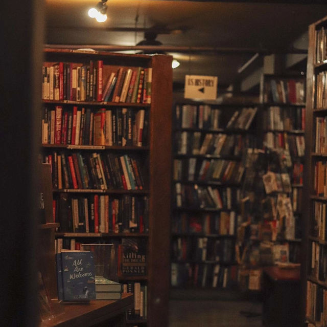 【おとぎの国の中⁉︎】可愛すぎるフォトスポットが話題の本屋さん