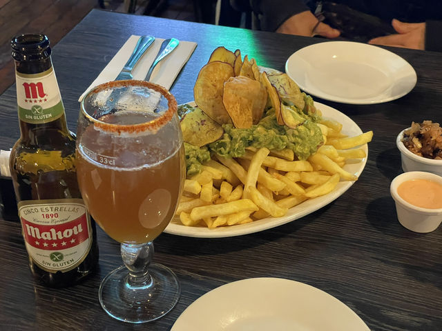 サンティアゴの過ごし方。A Day in Santiago: Cable Car Views & Barrio Italia Charms