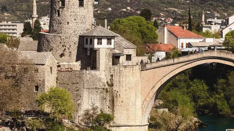 Bosnia dan Herzegovina dalam 3 Hari: Rencana Perjalanan Siap Pakai dengan Mobil 🇧🇦🚗 — traveler post in Blagaj