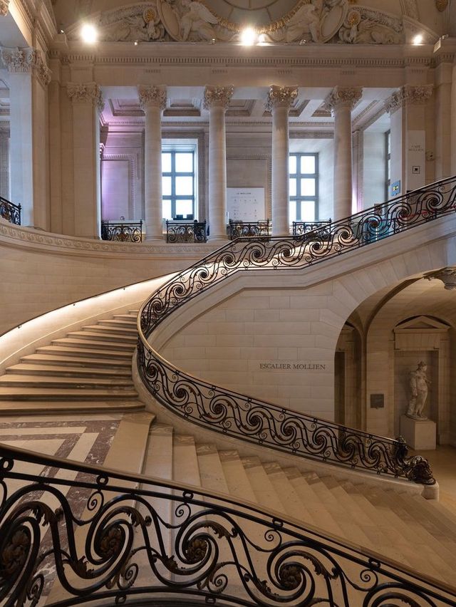 Louvre Museum, Paris 🏰🎨