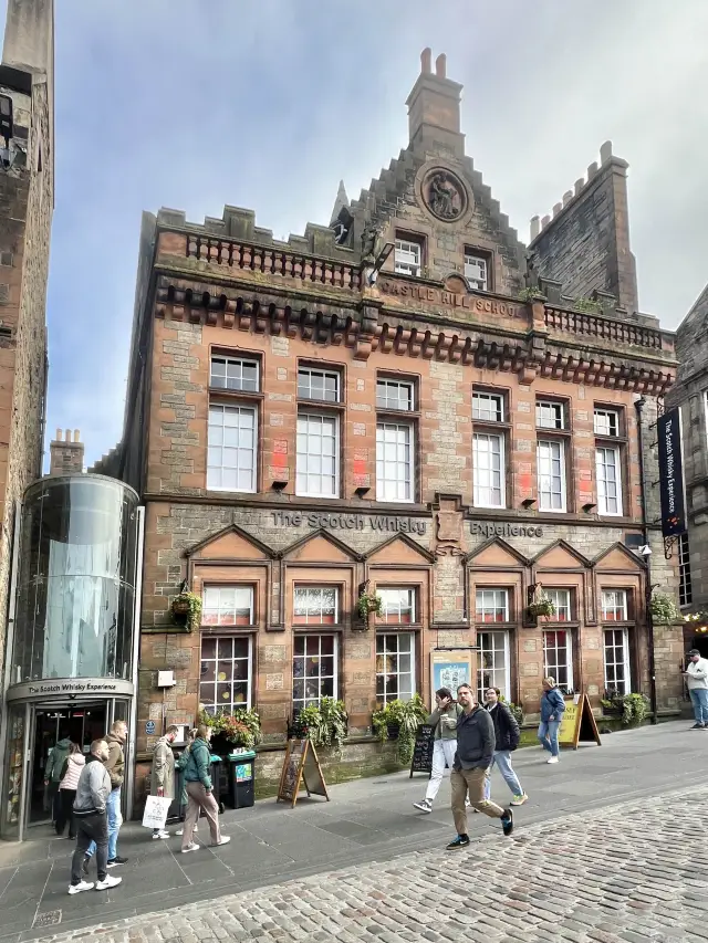 에든버러🏴󠁧󠁢󠁳󠁣󠁴󠁿의 필수 코스: 스카치 위스키 익스피어리언스