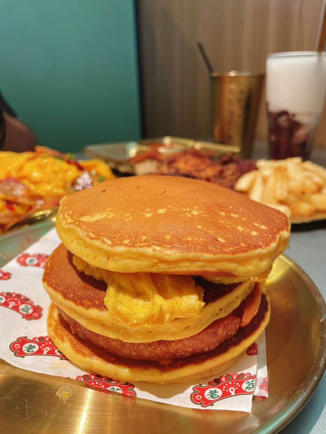 60年代香港龍鳳牆冰室✨🪩必食沙嗲牛肉麵