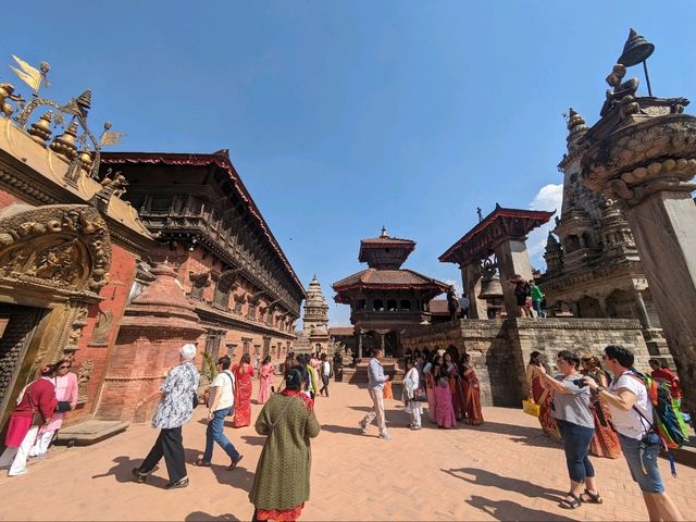 バスタブル　ニャタポラ寺院
