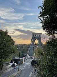 Bristol Bridge & Bristol Museum & Art Gallery – A Blend of History & Culture 🎨🏛️