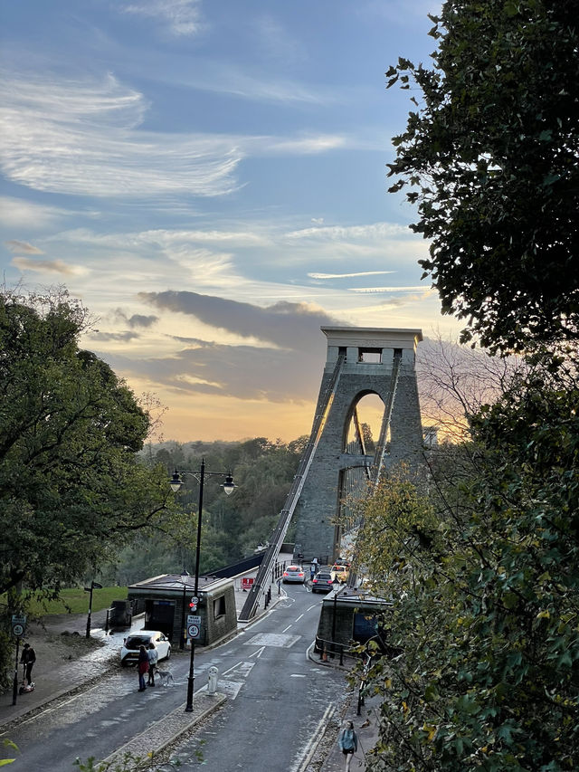 Bristol Bridge & Bristol Museum & Art Gallery – A Blend of History & Culture 🎨🏛️