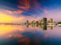 Manila Bay: Enjoy the stunning sunset and historical significance!
