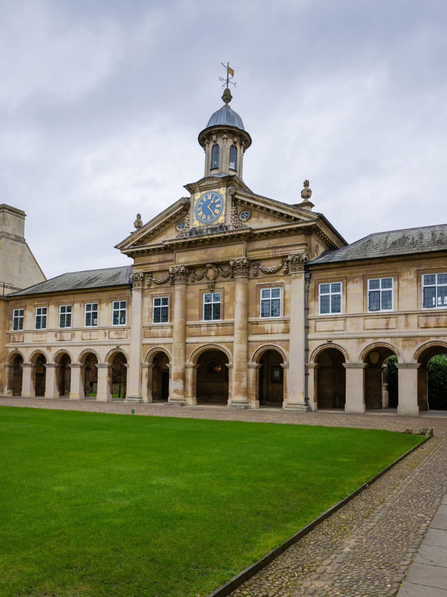 Steeped in academic charm 📖 Emmanuel College, Cambridge!