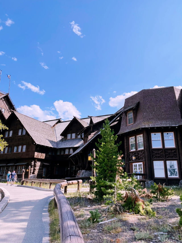 🏕️ Where to Stay in Yellowstone & Grand Teton National Parks 🛏️🌲