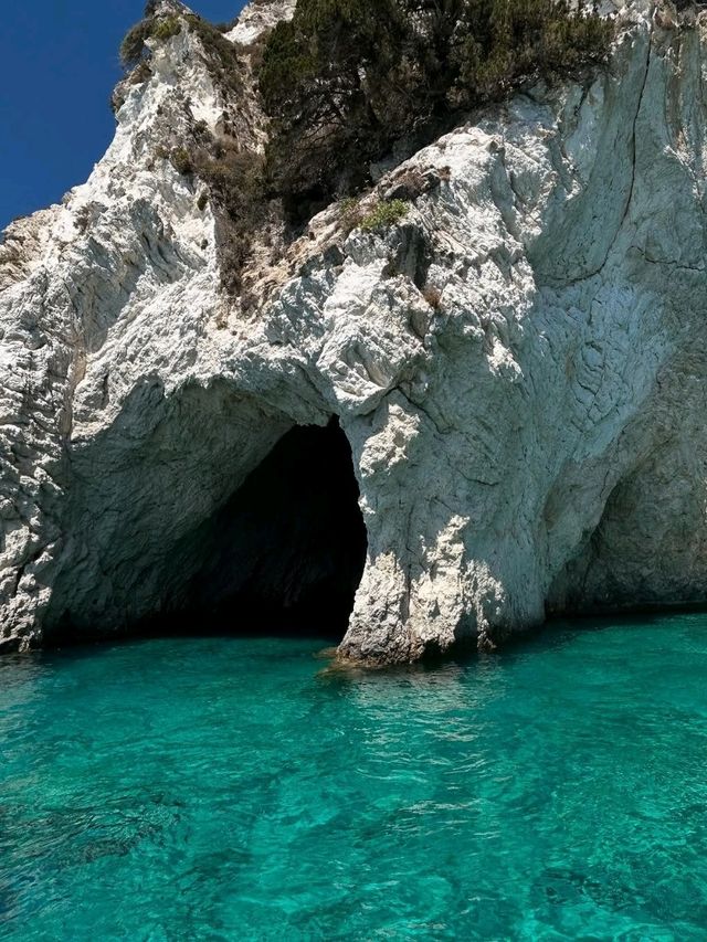  🌊 Zakynthos: A Jewel of the Ionian with Turquoise Seas and Natural Wonders 🇬🇷✨
