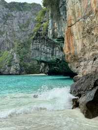 Phi-Phi lagoon or paradise?🩵