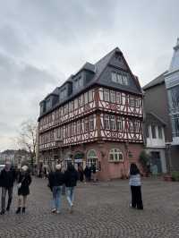 From medieval roots to modern marvels, Frankfurt is a city of contrasts ✨🇩🇪 