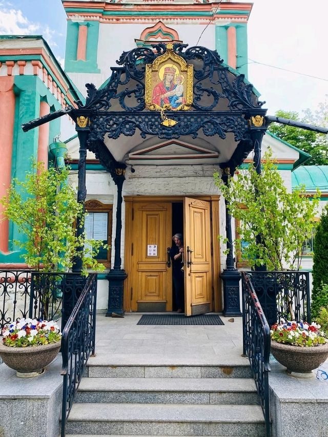 Church of St. Nicholas the Wonderworker in Khamovniki: Moscow’s Elegant Orthodox Sanctuary