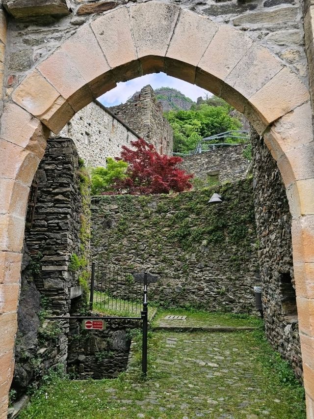 🏰 Gateway to Ossola’s Quiet Heart – Vogogna, Italy