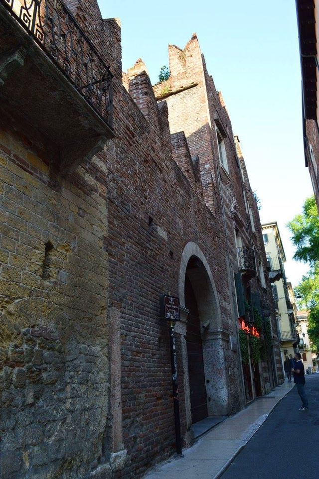Fall in Love with Verona: Top Must-See Spots in Italy’s City of Romance 🇮🇹❤️